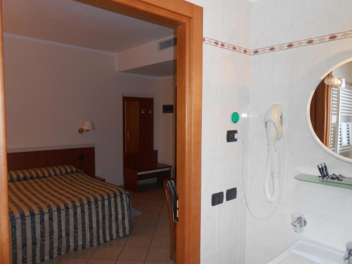 Hotel La Maddalena Quattro Castella Exteriér fotografie